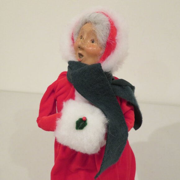 Christmas 2000 Byers’ Choice Caroler Mrs. Claus in Red Velvet Dress Green Scarf - Picture 3 of 16
